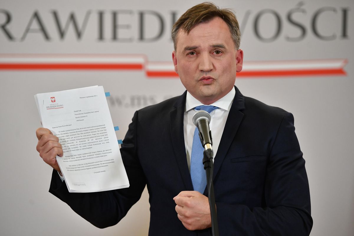 Prokurator Generalny Zbigniew Ziobro złożył skargę nadzwyczają w sprawie emerytki, która ma do oddania 330 tys. zł