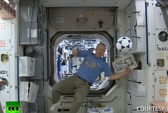 Astronauci na ISS lepsi niż piłkarze na Mundialu?