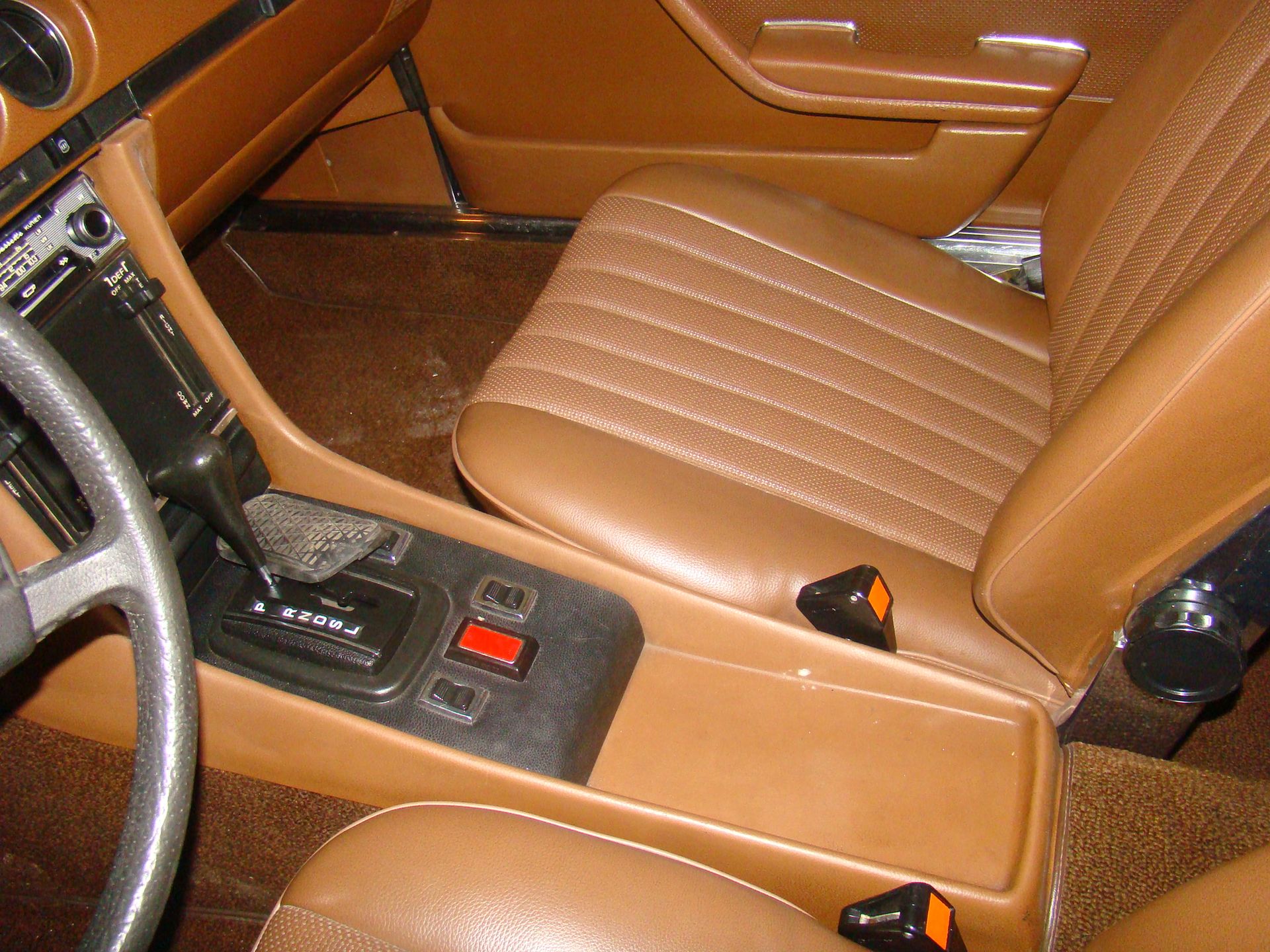 Mercedes 450 SL (R107) - wnętrze 3