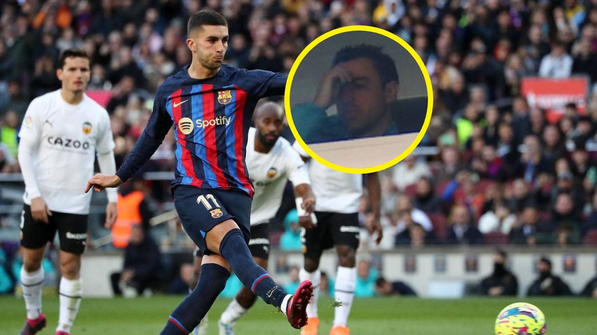 rzut karny Ferrana Torresa w meczu z Valencią, na małym zdjęciu: reakcja Xaviego