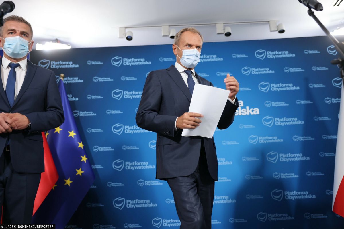 Donald Tusk krytykuje rząd z brak działań w pandemii.