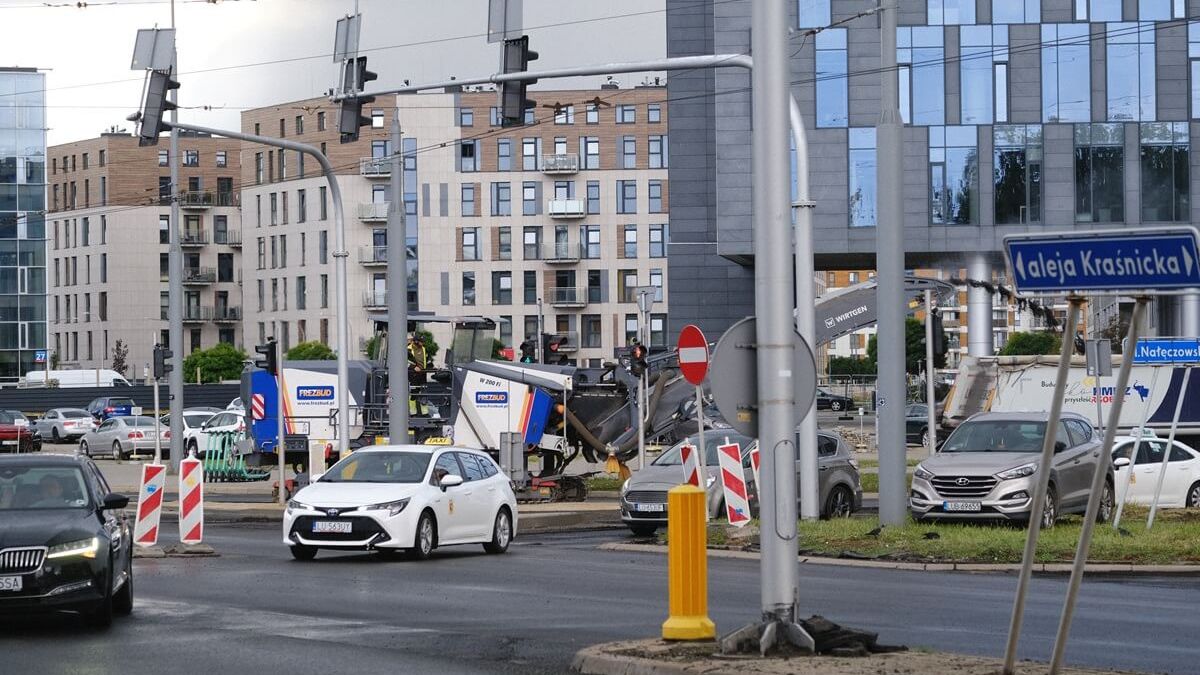 Frezowanie nawierzchni jezdni ul. Nałęczowskiej