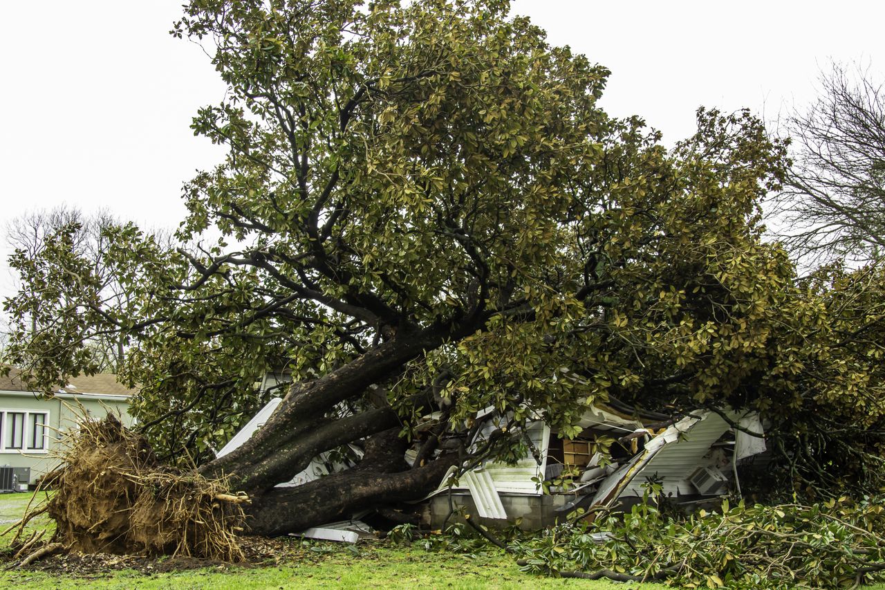 The first tornado of the year hit the USA. Tragic consequences.