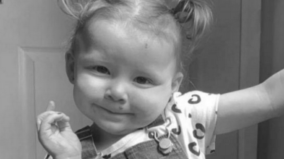 2-latka zmarła po połknięciu baterii od pilota