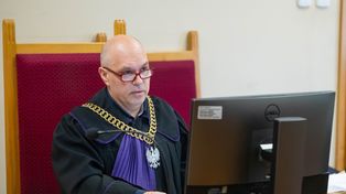 Śmierć harcerza na obozie. Ruszył proces. Za zamkniętymi drzwiami