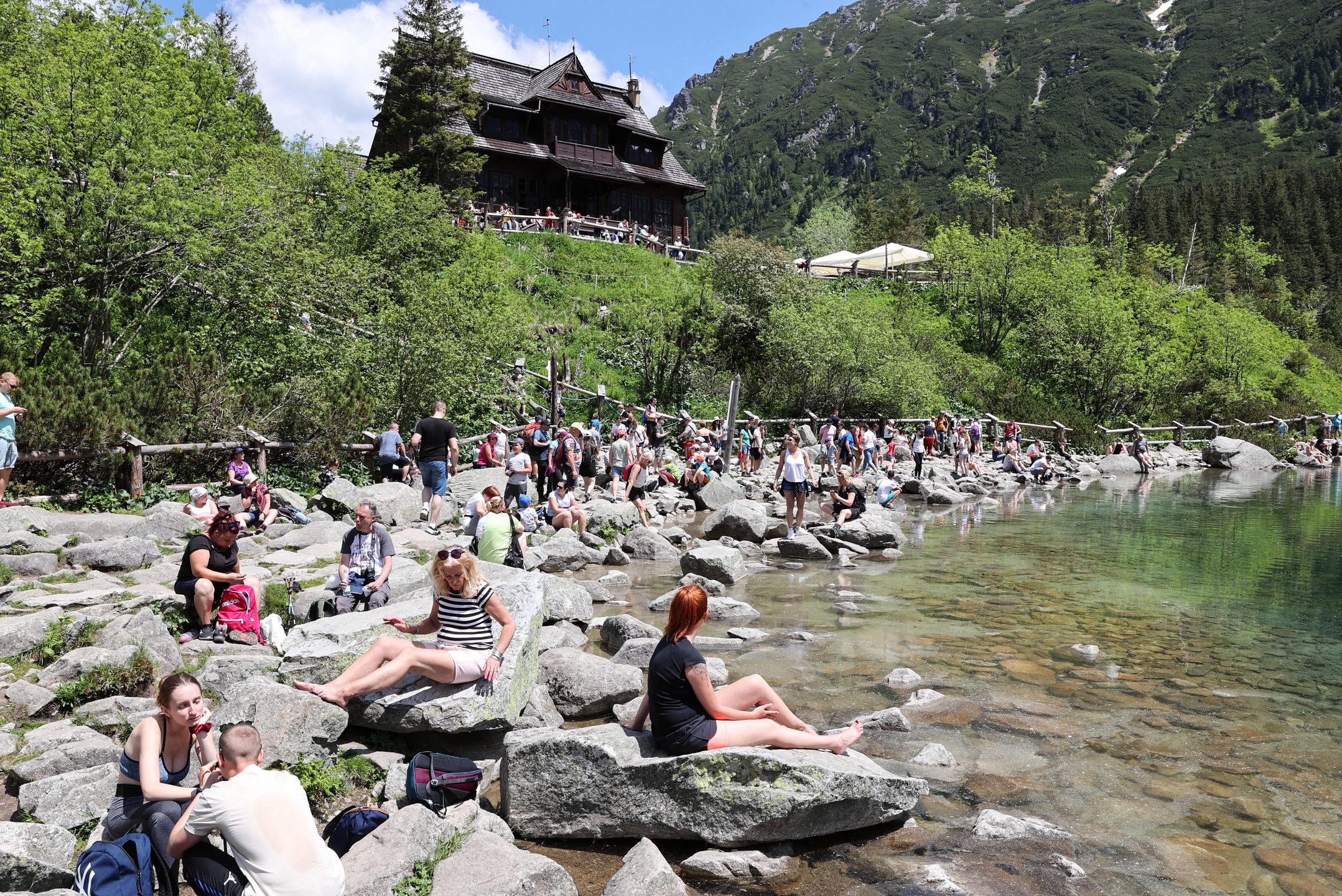 Morskie Oko. Tłumy szturmują górskie szlaki