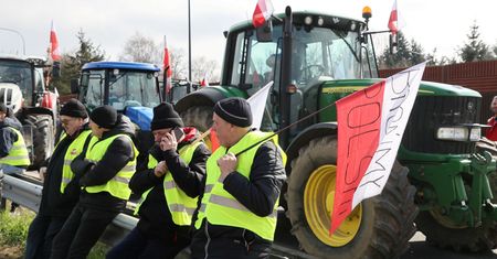 Rolnicy skrzykują się na protest w Warszawie. Przeciwko jednej osobie. "Miło nie będzie"