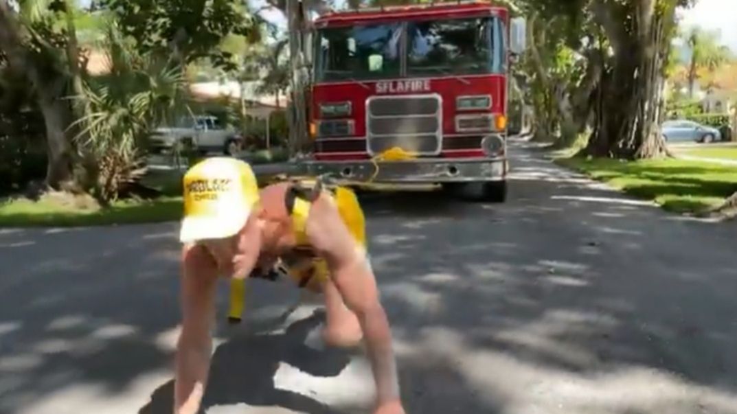 Jake Paul ciągnął wóz strażacki