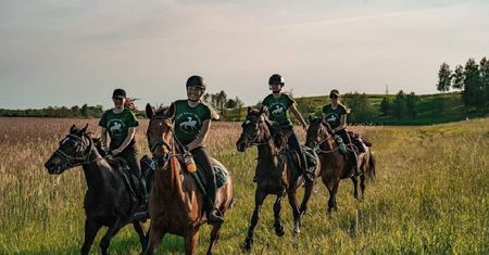 „EKSTERNA ZA DYCHĘ” — poznaj Akademicki Klub Jeździecki i Roztoczańską Konną Straż Ochrony Przyrody
