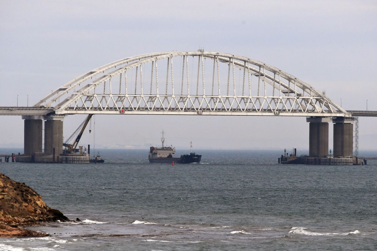 Russians flee Crimea as Zelensky targets Kerch bridge