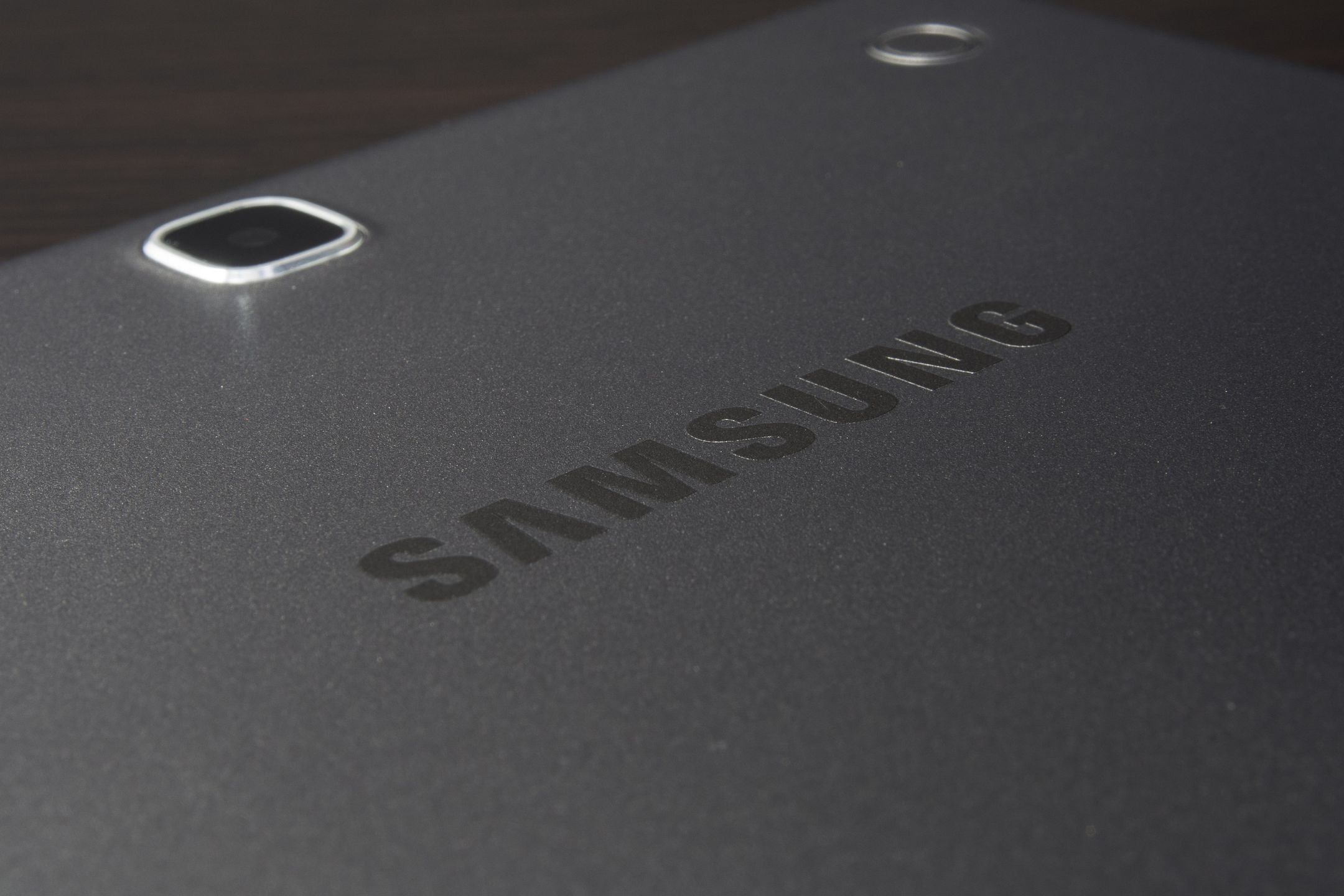 Samsung Tab A 9.7 LTE: lekki i mobilny, ale zdecydowanie za drogi tablet 3
