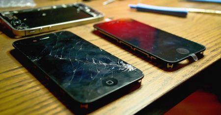 Szkodliwy układ w ekranie może przejąć kontrolę nad smartfonem