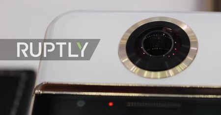 ProTruly Darling: złoty smartfon z kamerą 360 stopni i diamentami