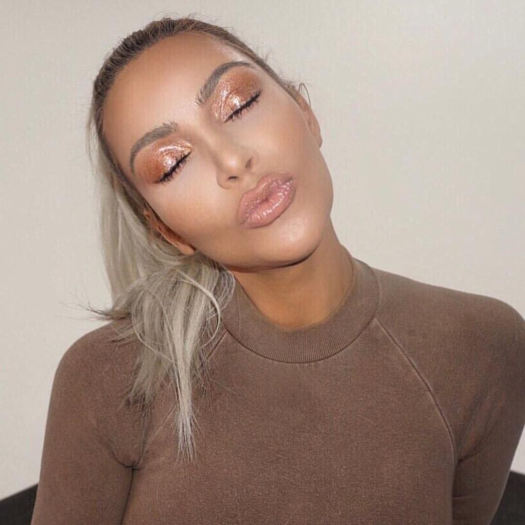 Kim Kardashian umalowana swoimi kosmetykami