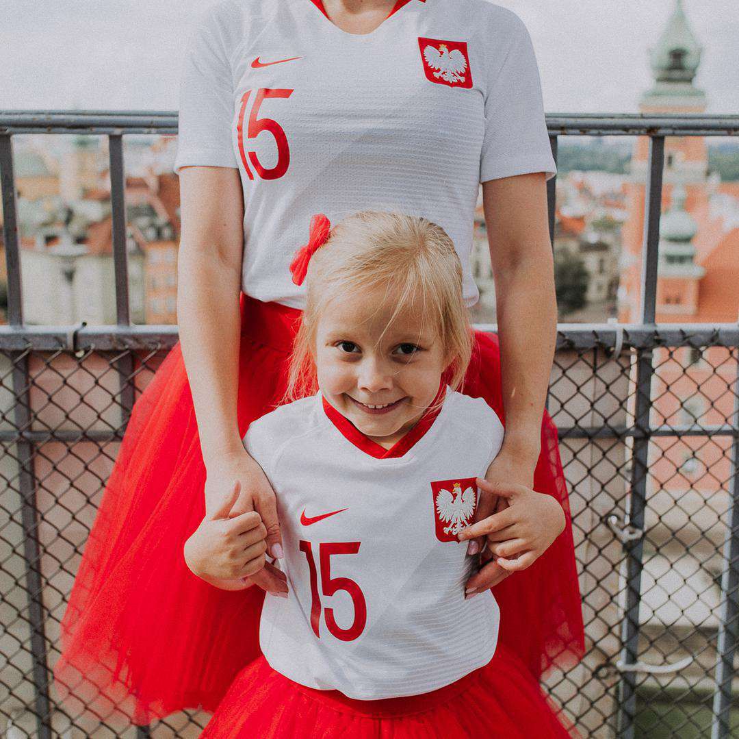 Marta Glik z córką kibicuje polskiej reprezentacji w meczu Polska-Japonia

fot. Marta Wasilewska