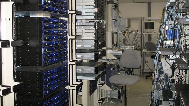 Ile danych przetwarzają wszystkie serwery świata w ciągu roku? 1