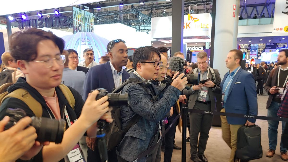 Czemu koronawirus niszczy MWC i firmy boją się wystawiać? Wyjaśniamy 1