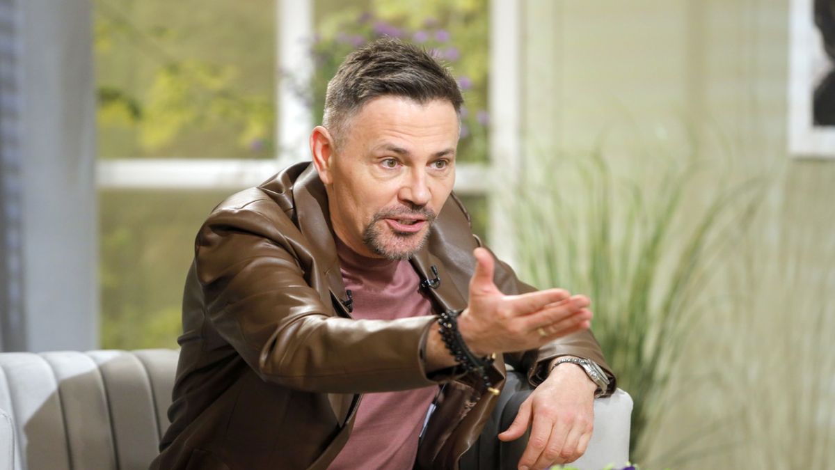 Krzysztof Ibisz utrzymuje kontakt ze swoimi byłymi żonami. Czy Joanna Kudzbalska jest zazdrosna? 