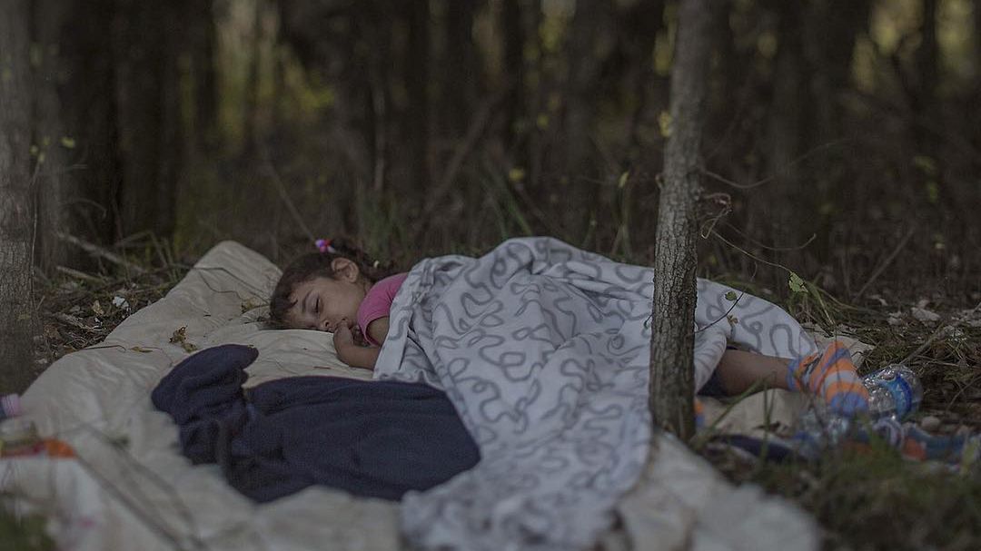 Magnus Wennman pokazuje, jak i gdzie śpią dziećmi syryjskich uchodźców w Europie 1