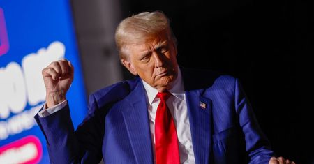 Gigantyczny przelew dla Trumpa. Darowizna od Marka Zuckerberga