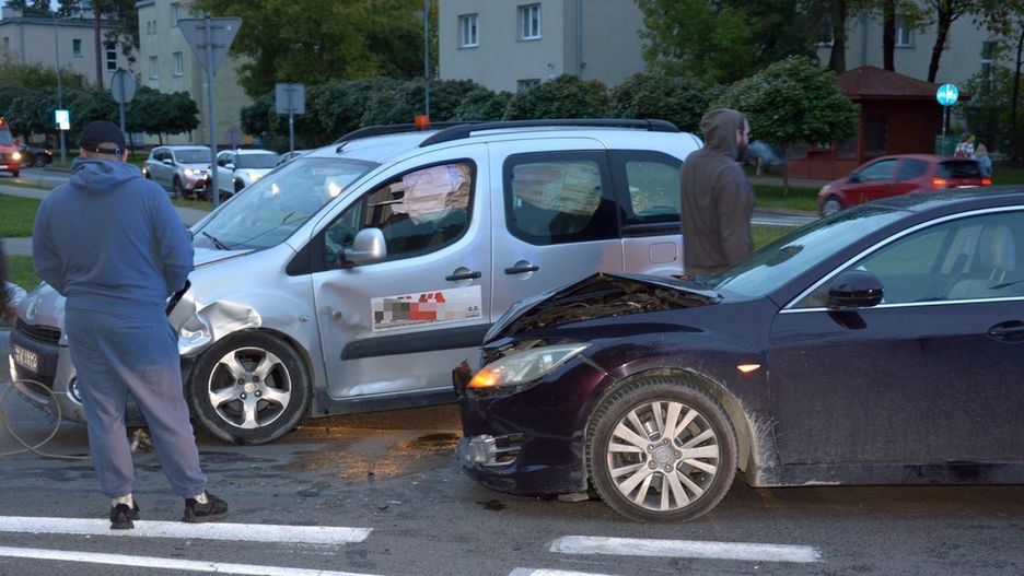 Po zderzeniu pojazdy nie były w stanie poruszać się samodzielnie