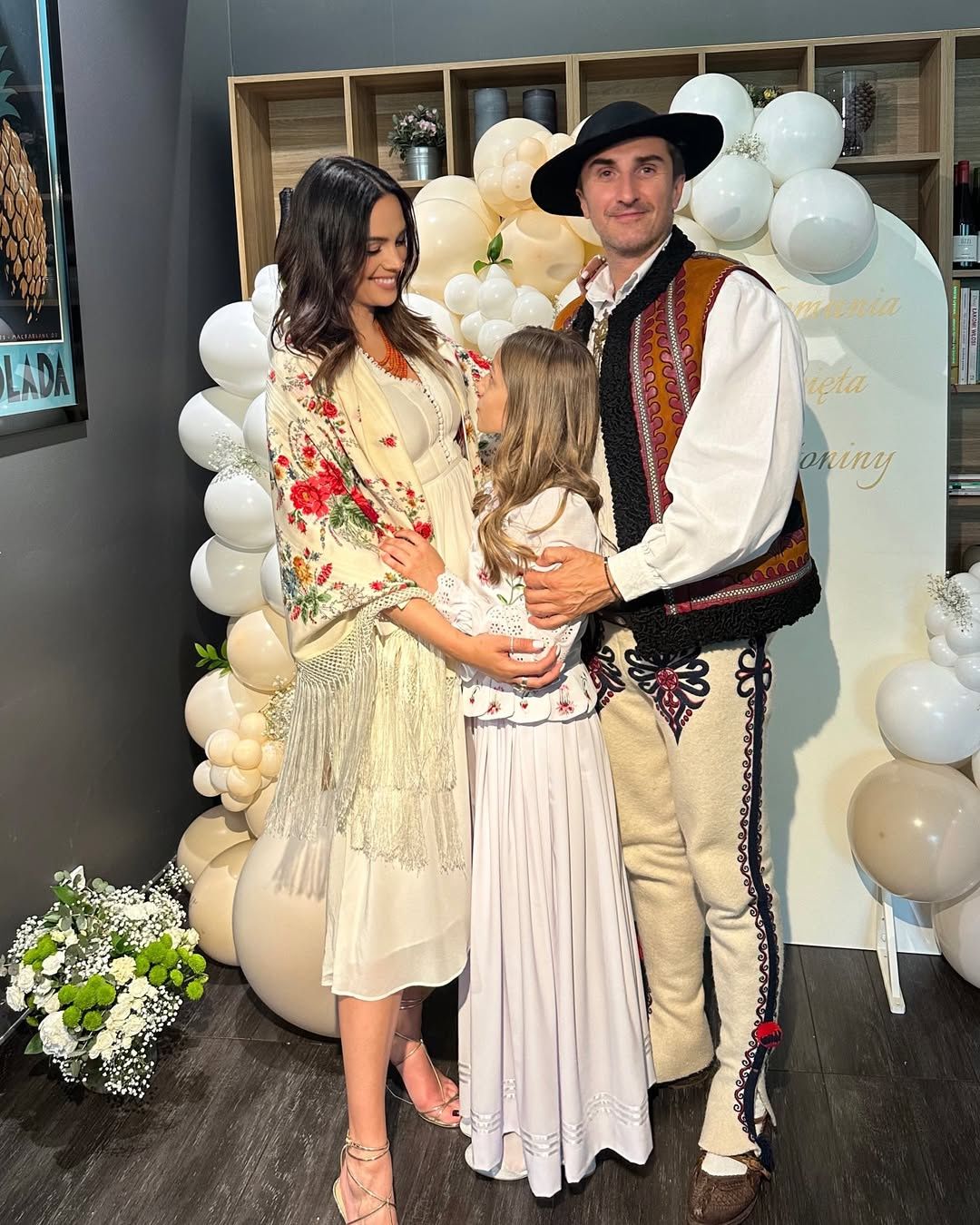 Paulina Krupińska i Sebastian Karpiel-Bułecka z córką