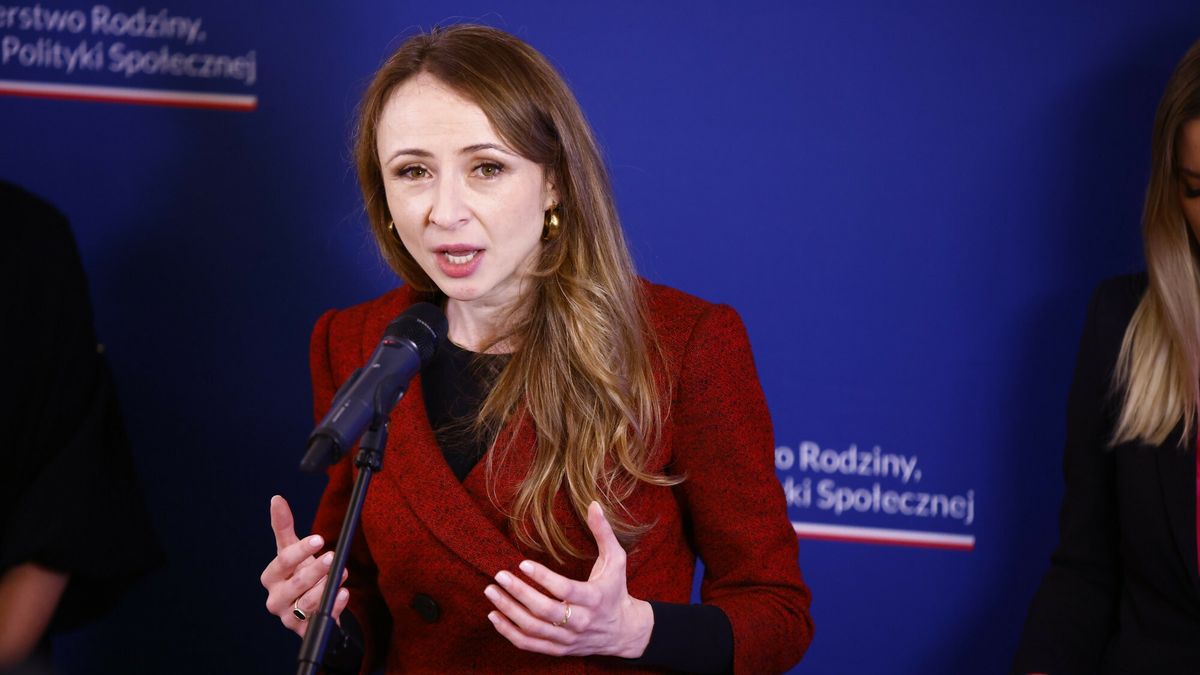 Konsultacje w MRPiPS dot. systemu pieczy zast?pczej
29.02.2024. Warszawa. Konsultacje w MRPiPS dot. systemu pieczy zastepczej. Fot. Filip Naumienko/REPORTER 
N/z: Agnieszka Dziemianowicz-Bak
Filip Naumienko/REPORTER