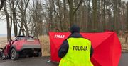 Zbrosławice: Toyota wypadła z drogi i uderzyła w drzewo. Ratownikom nie udało się uratować życia kierowcy