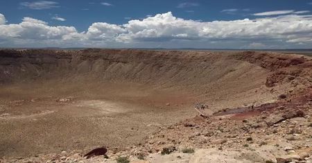 Asteroida, która zabiła dinozaury. Nowe badania: "Uderzyła pod śmiercionośnym kątem"