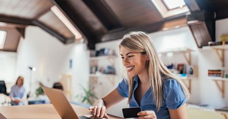 Prezenty, które robią różnicę. Jak mądrze kupować technologię?