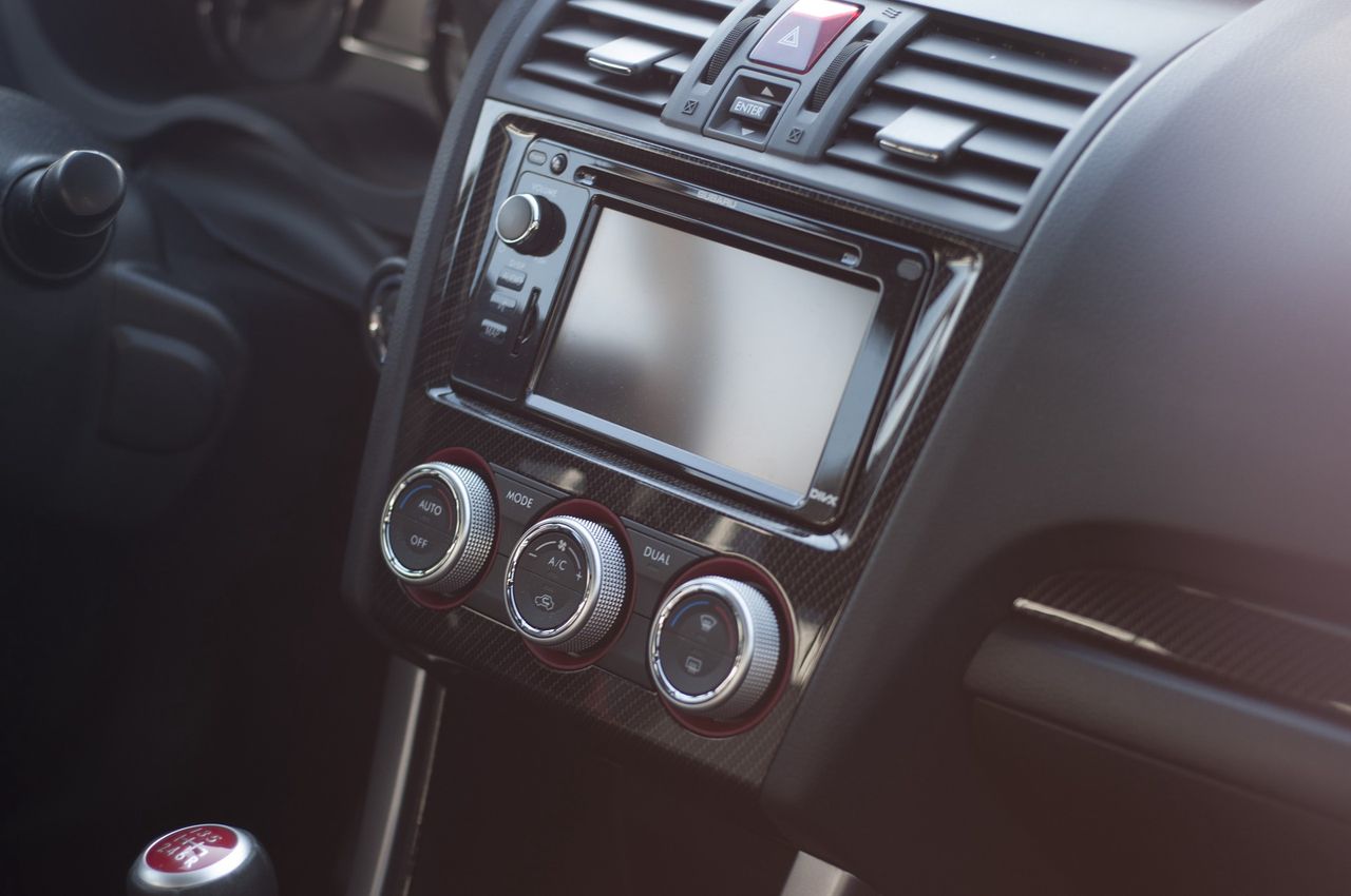 Zaawansowane radio unowocześni twój samochód 