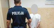 Nie chciał płacić alimentów. Na widok policjantów wskoczył do stawu