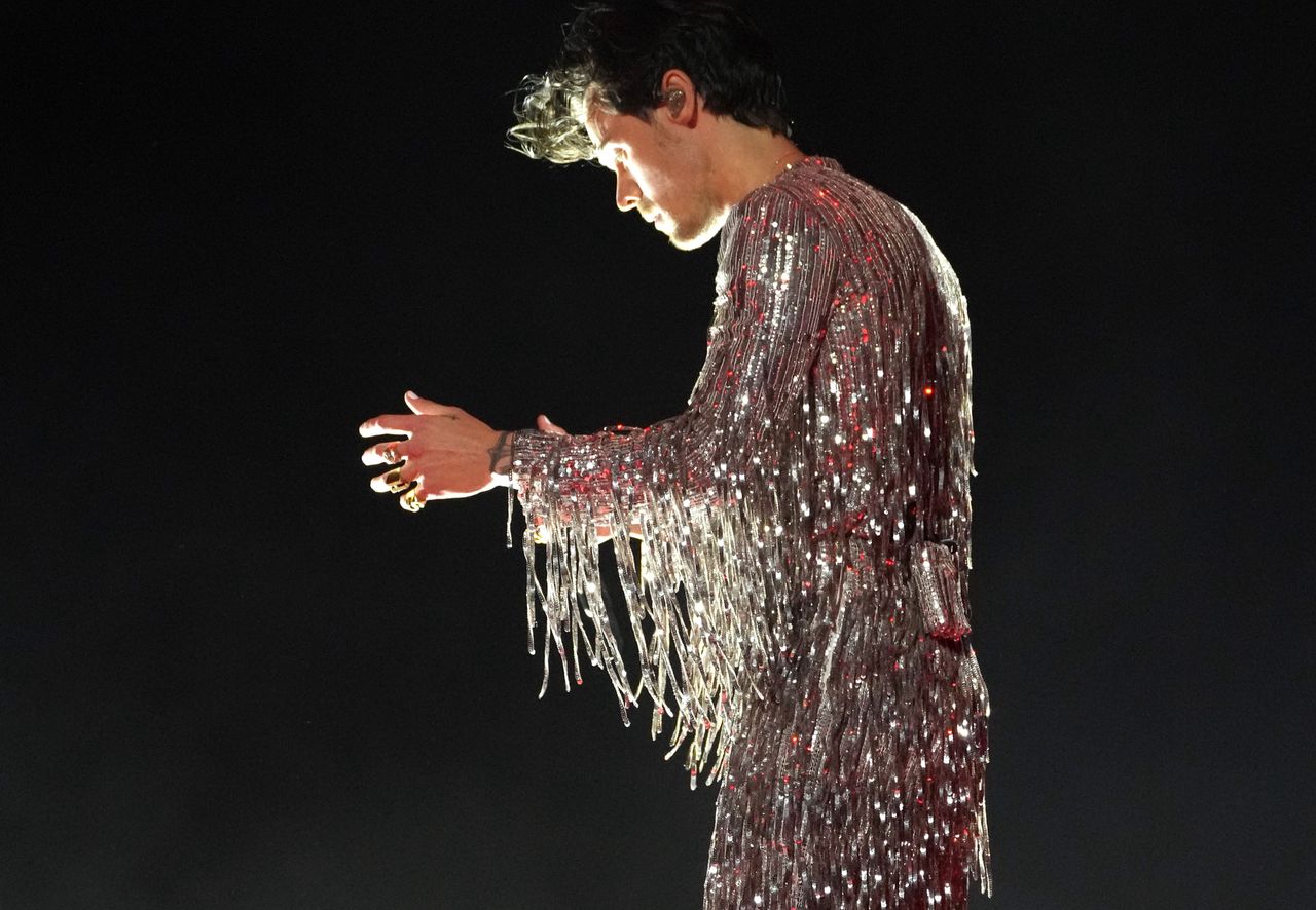 Od plakatów po koncerty. Co planuje Harry Styles