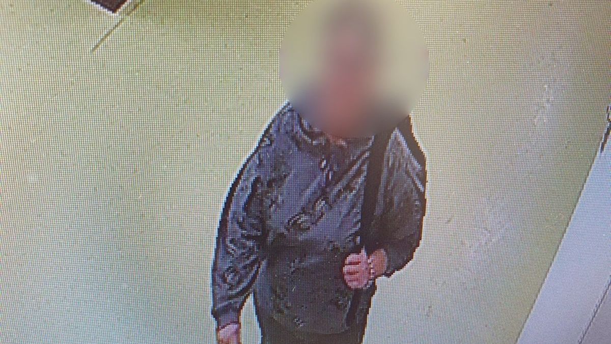 Kobieta wchodziła do szatni i kradła pieniądze z plecaków uczniów  