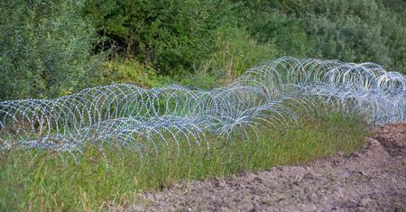 Płot na granicy z Białorusią do poprawki. Komentarz wiceministra sprawiedliwości