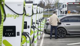 Elektryki uszczuplają budżet. Niemcy tracą miliardy euro z paliw