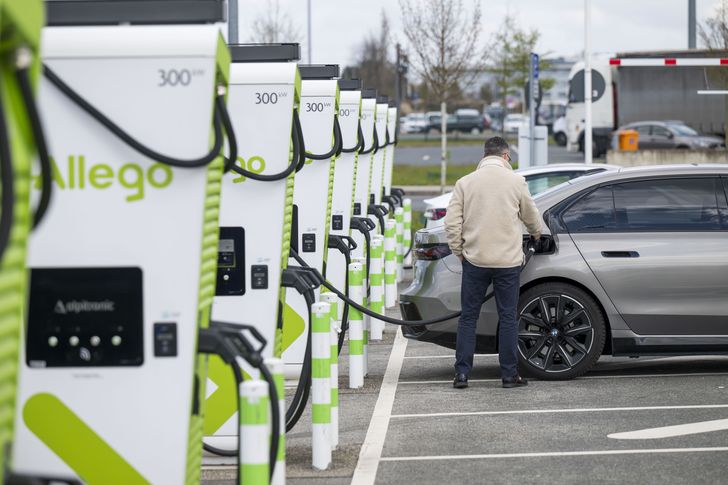 Boom na auta elektryczne. W budżecie Niemiec ubywa pieniędzy z podatków