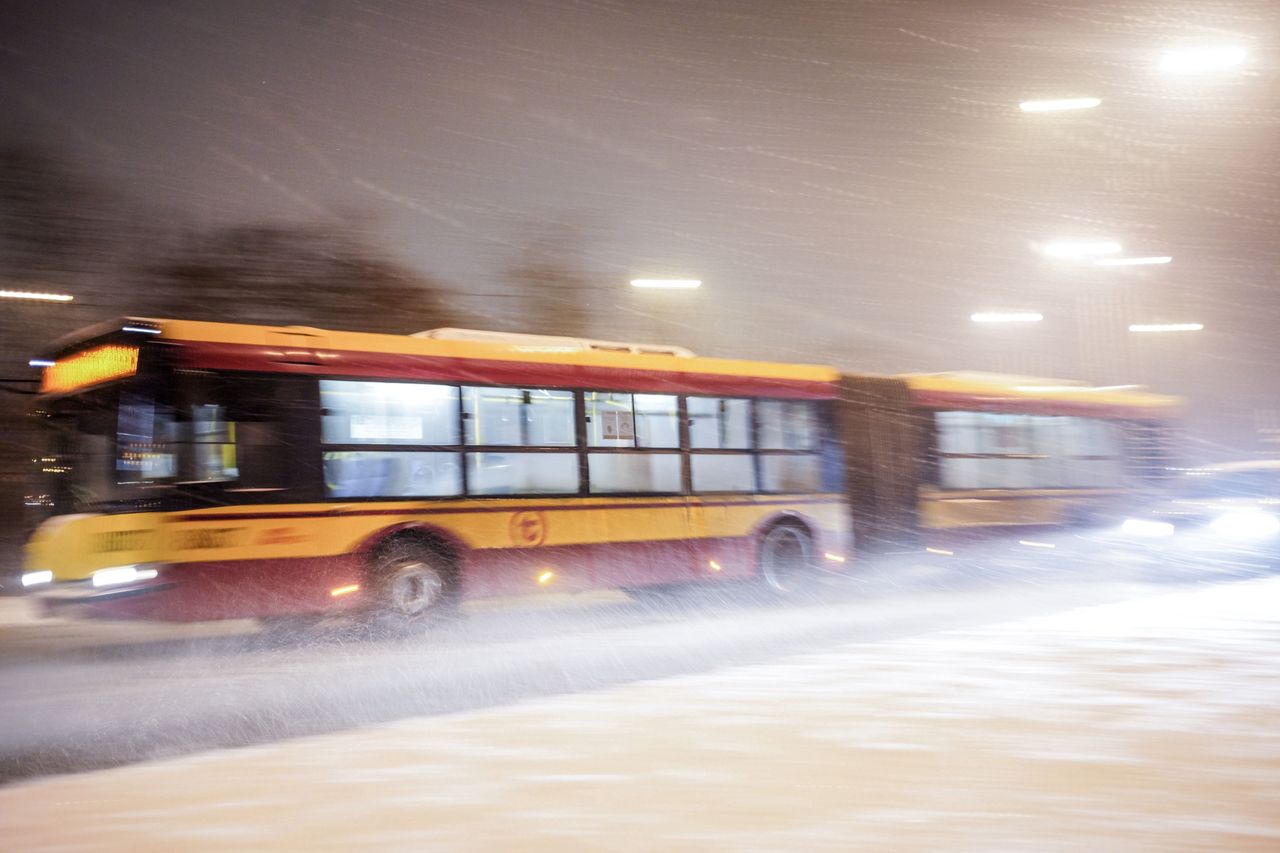 Warszawa. Na Bielanach doszło do kolizji autobusu z samochodem [zdj. ilustracyjne]