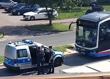 Trzylatek sam wsiadł do autobusu i odjechał. Błyskawiczna akcja policji zakończyła się szczęśliwie
