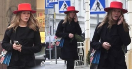 "Sexy mama" Zosia Ślotała w czerwonym kapeluszu spaceruje po Warszawie