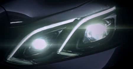 Koniec okulara - pierwszy teaser odświeżonego Mercedesa klasy E [wideo]