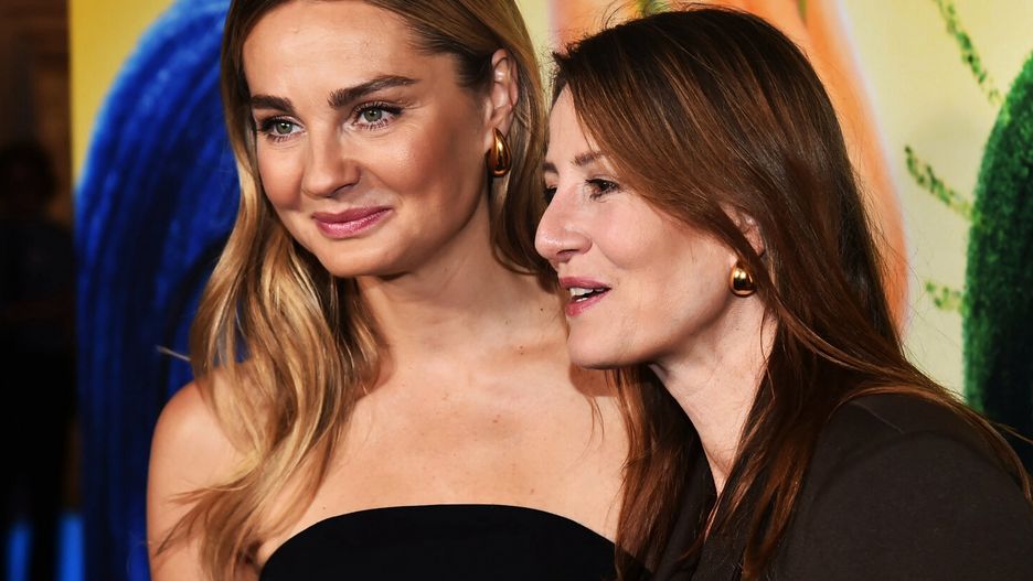 Małgorzata Socha i Maja Ostaszewska na premierze "W głowie się nie mieści 2"