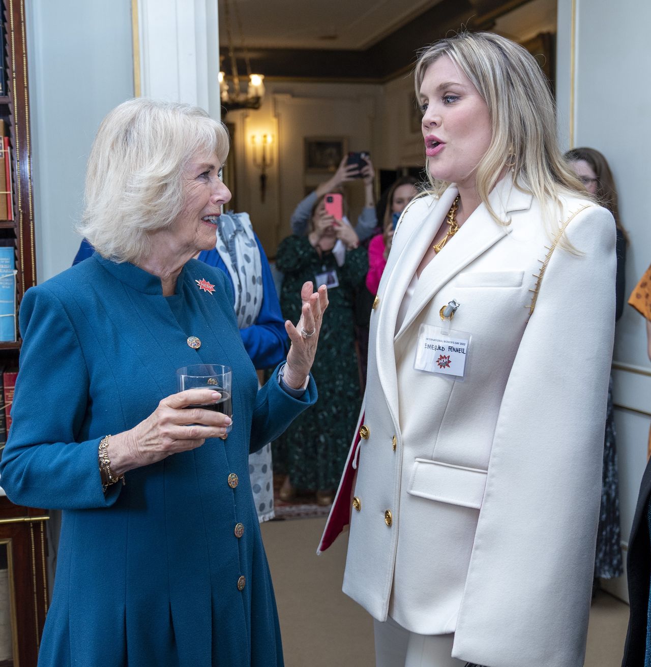 Księżna Camilla i Emerald Fennell