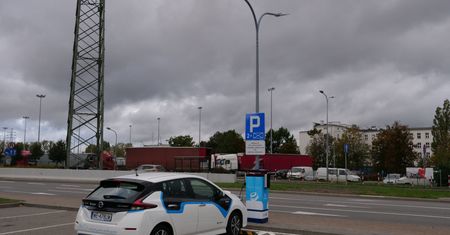 W Gdyni naładujesz samochód z latarni. Pierwsza taka stacja już działa