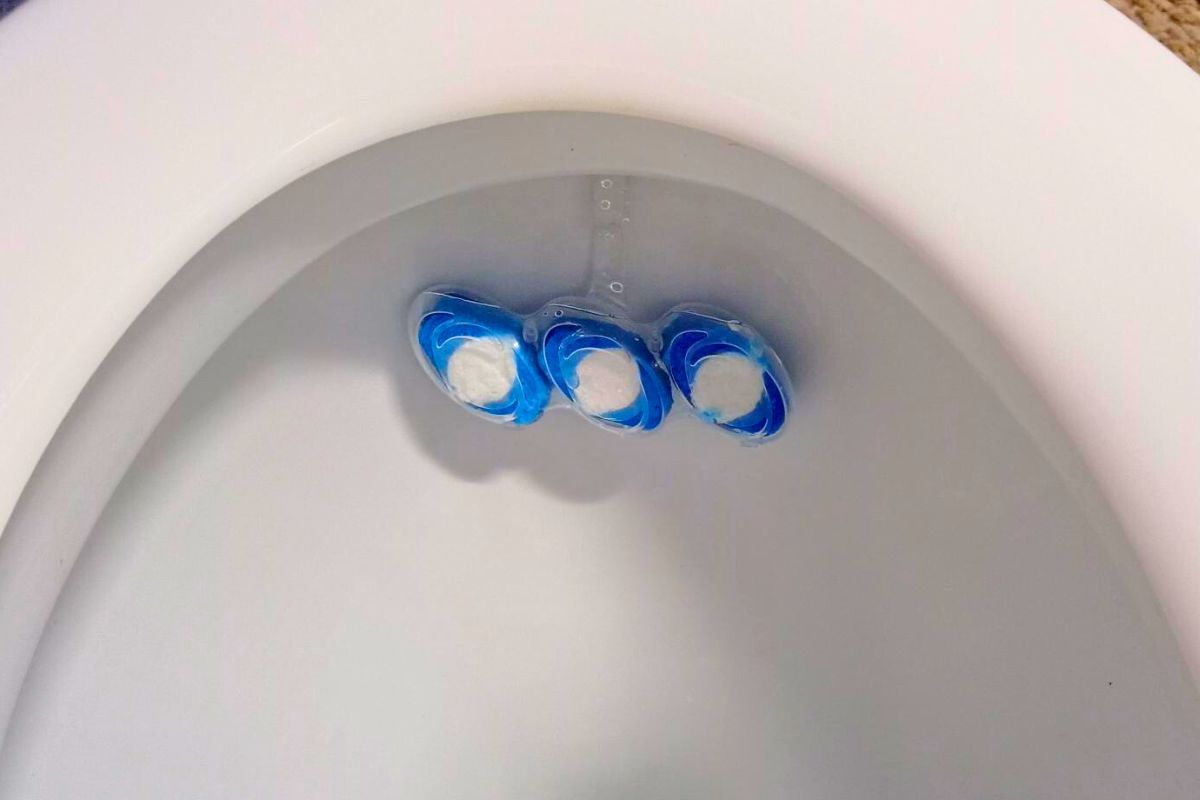 Tak zawieszona kostka do WC to hit internetu 
