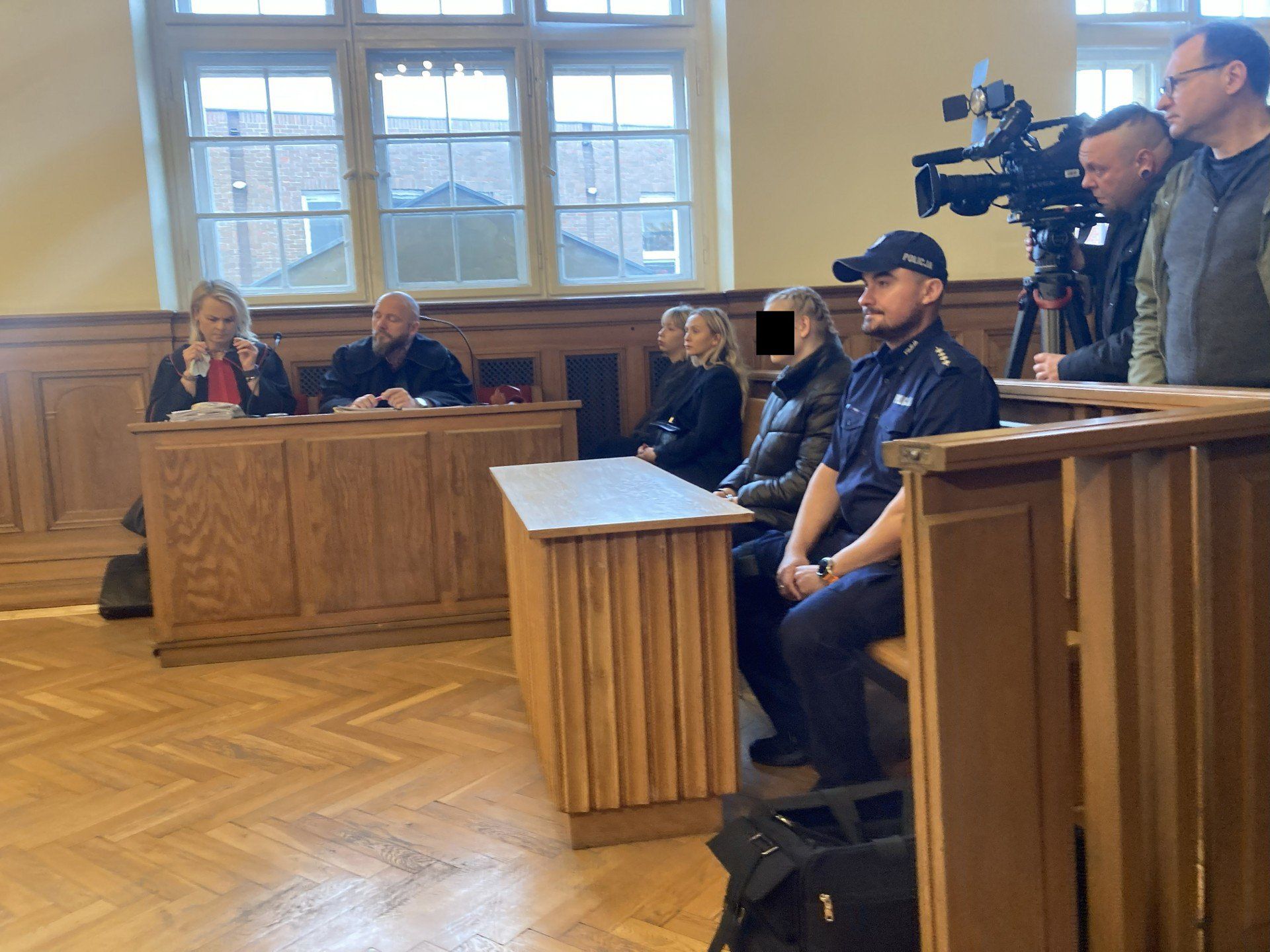 Córka Piotra G. - Paulina, która jest w sprawie współoskarżoną na sali sądowej została usadzona osobno na procesie. 