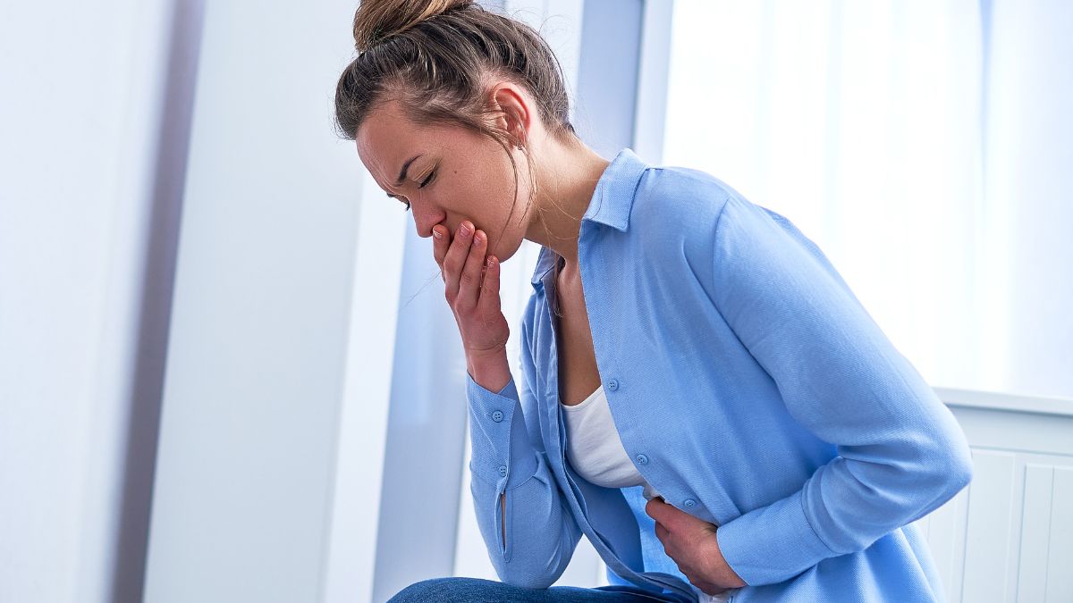 Kobieta cierpi na zatrucie.