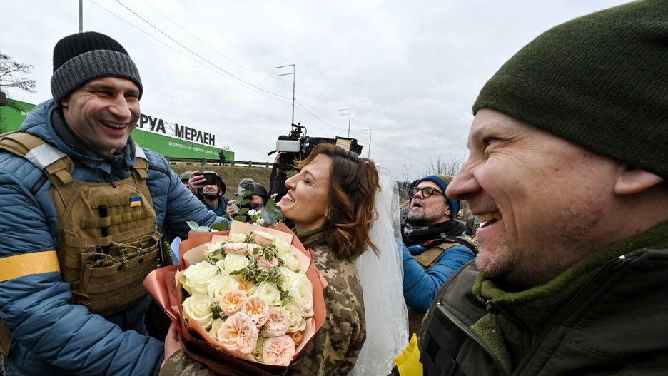 Mer Kijowa Witalij Kliczko pogratulował młodej parze