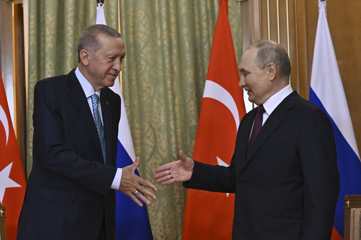OD lewej: prezydent Turcji Recep Tayyip Erdogan i prezydent Rosji Władimir Putin