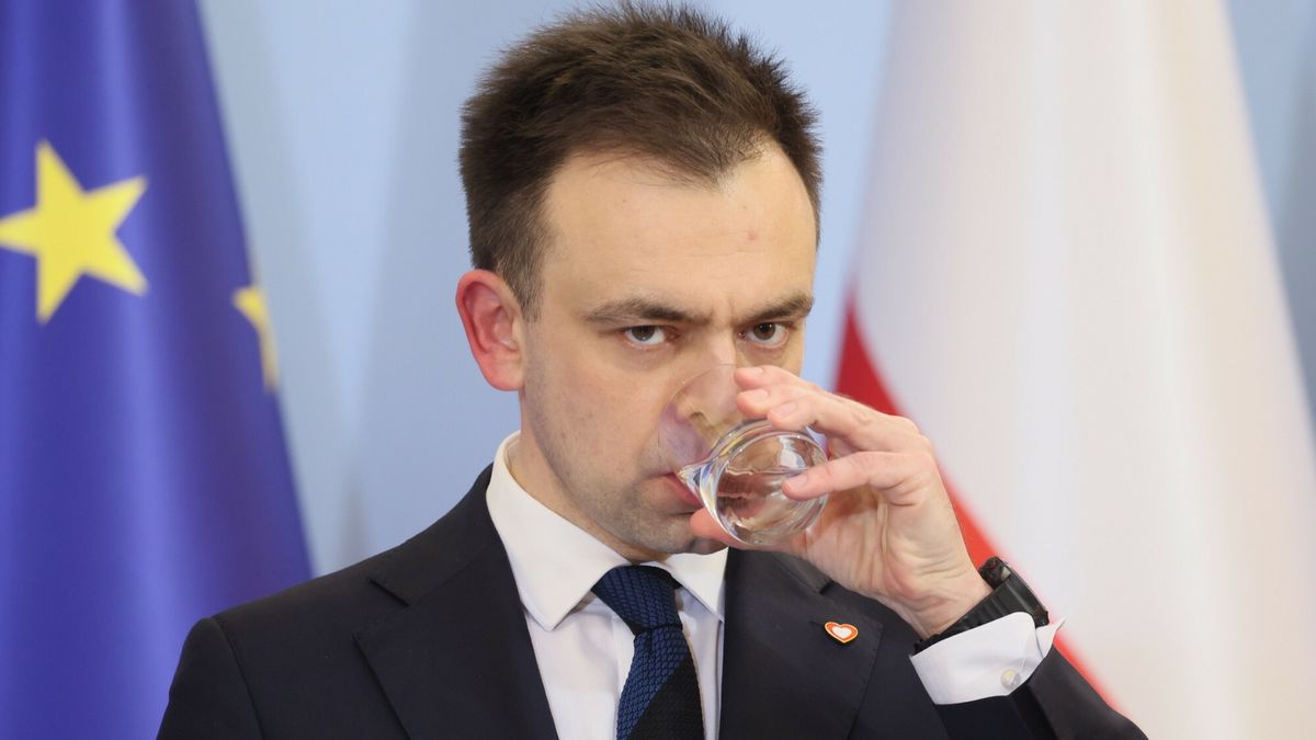 Ministrowie finans�w i zdrowia nt. sk?adki zdrowotnej dla przedsi?biorc�w
Fot. Pawel Wodzynski/East News, Warszawa, 21.03.2024. KPRM. Konferencja prasowa "Zmiany w skladce zdrowotnej dla przedsiebiorcow",  z udzialem ministra finansow Andrzeja Domanskiego (n/z), minister zdrowia Izabeli Leszczyny i wiceministra finansow Jaroslawa Nenemana.
Pawel Wodzynski